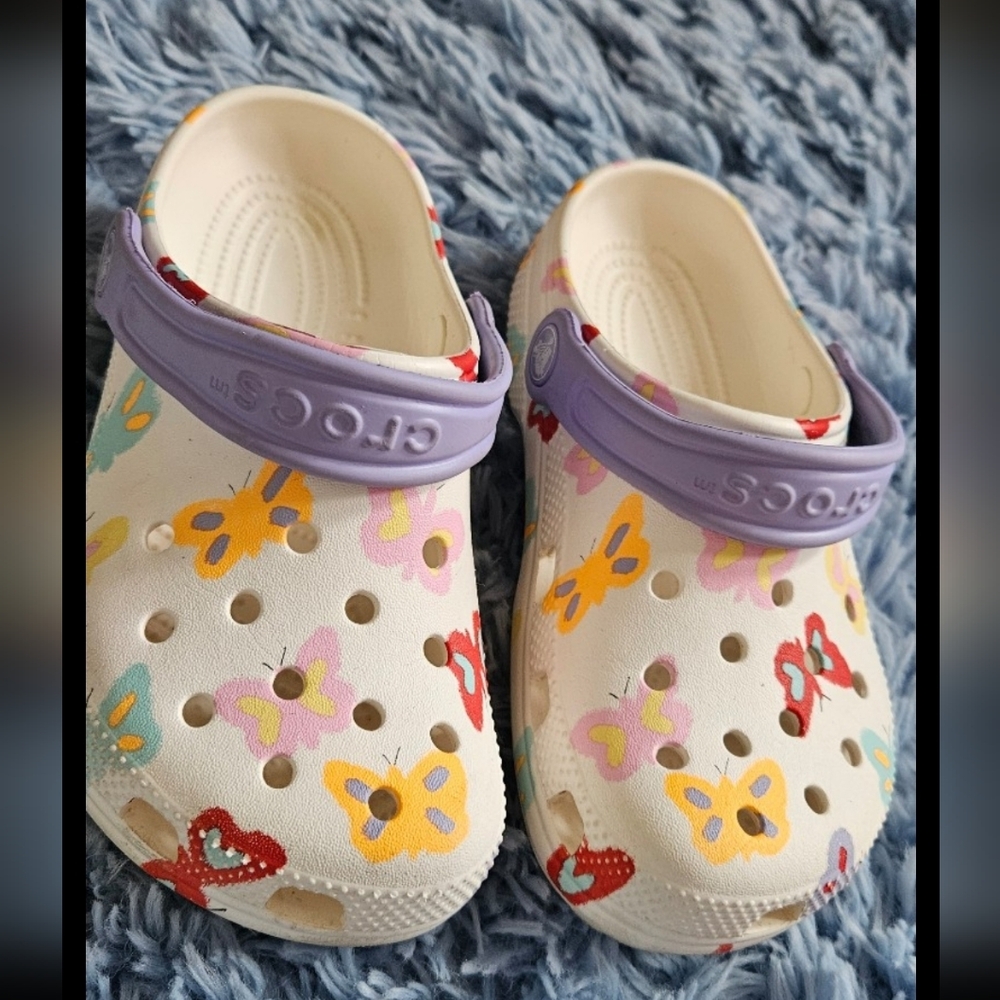 *SOLD* Girls Crocs